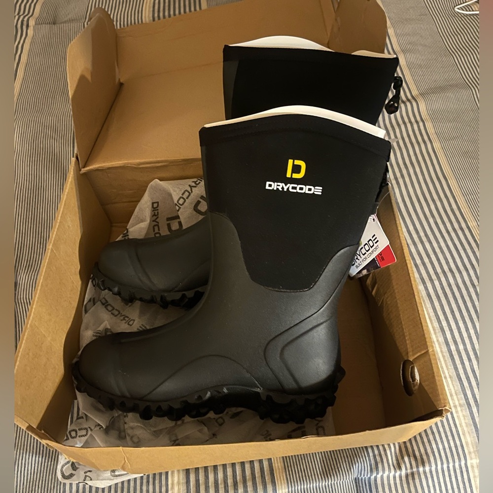 Women’s rubber boots steel shank size 7 brand new